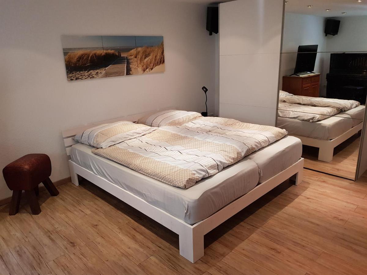 4 Sterne Souterrain Apartment Alt-Mariendorf ベルリン エクステリア 写真