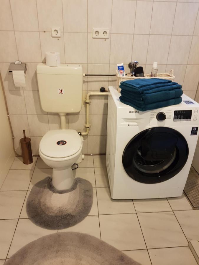 4 Sterne Souterrain Apartment Alt-Mariendorf ベルリン エクステリア 写真