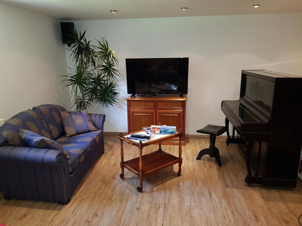 4 Sterne Souterrain Apartment Alt-Mariendorf ベルリン エクステリア 写真